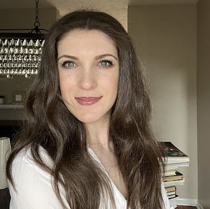 Meet your Posher, Emanuela